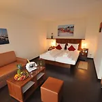 Yachtclub Hotel 4*