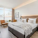 Otel Yachtclub 4*