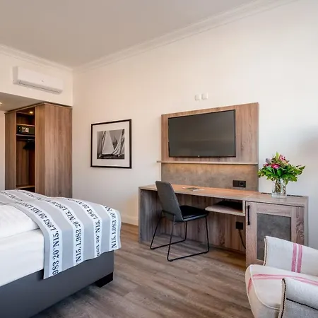 Yachtclub ホテル 4*