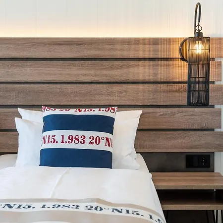 Yachtclub Hotel 4*