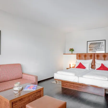 ホテル Yachtclub 4*