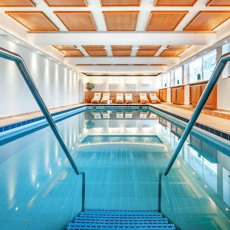 Yachtclub Hotell 4*