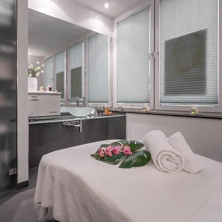 Yachtclub Hotell 4*