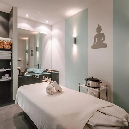 Yachtclub ホテル 4*