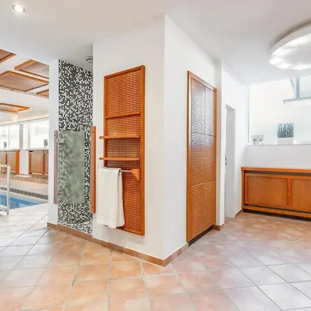 Yachtclub Hotell 4*