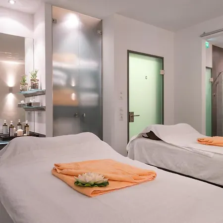 Yachtclub ホテル ティメンドルファー・シュトラント