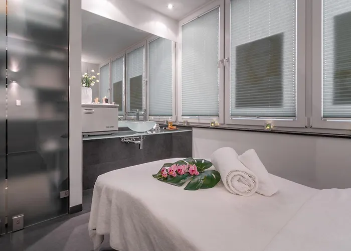 Yachtclub Hotell 4*