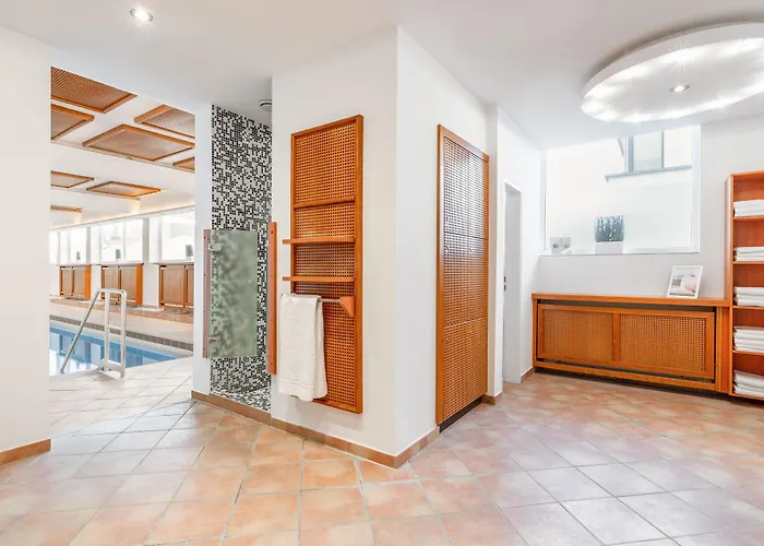 Yachtclub Hotell 4*